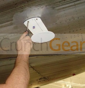 thumb-aircell-atg-antenna-being-installed-on-aa-767-jan-08.jpg