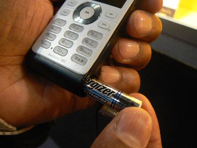 philips-battery-phone.jpg