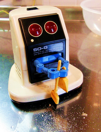 tomy-dustbot