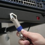 ba14_hydrokinetic_adjustable_wrench_inuse