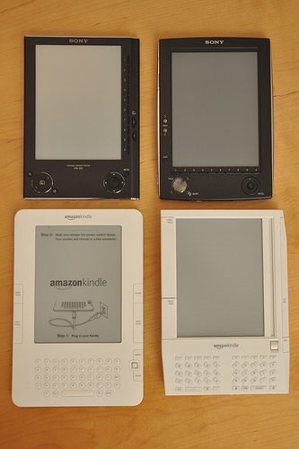 2x2 Comparison Amazon Kindle & Sony eBook, by jblyberg