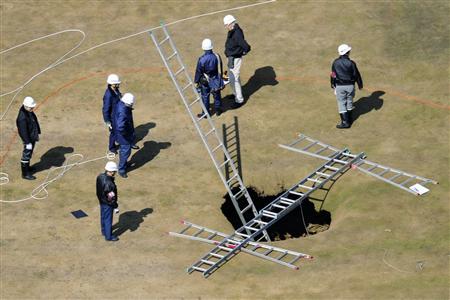 golf_sink_hole_hokkaido