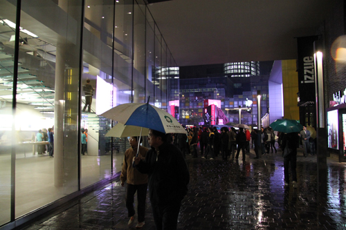 around 8 in front of Apple store beijing