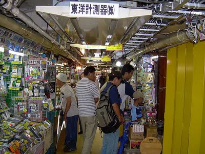 narrow-elec-shop-2