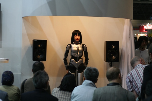 singing-robot-01
