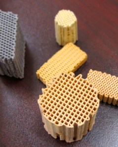 resorbable ceramic bone graft material