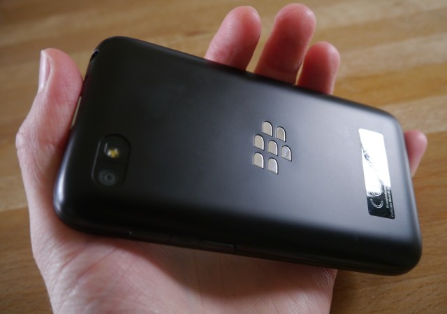 blackberry-q5-back