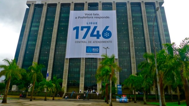 jruv_A banner for 1746 over the Mayor's building