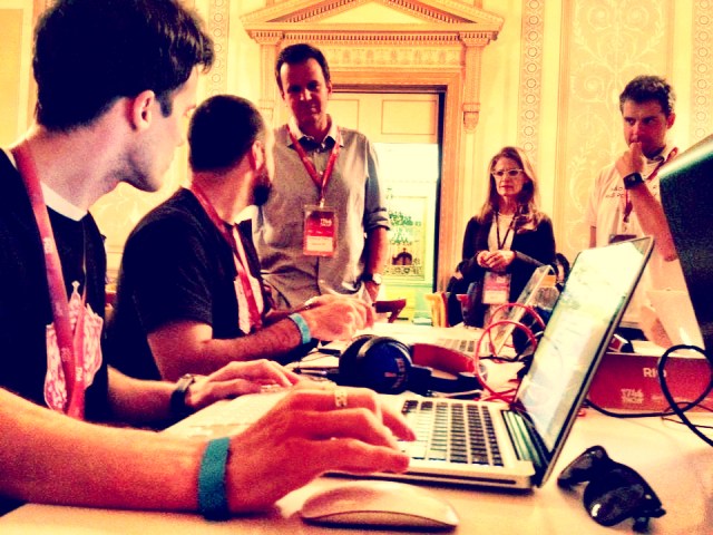 Mayor Eduardo Paes meets the Open Road team.