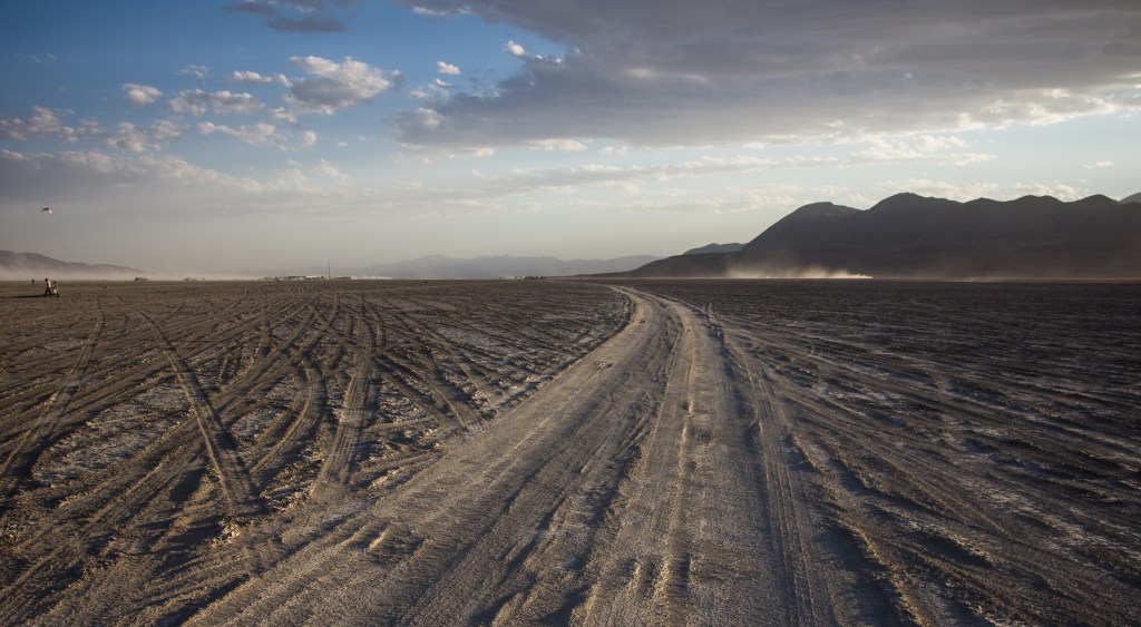 desert tire tracks