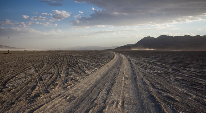 desert tire tracks