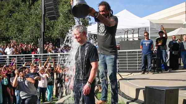 Tim-Cook-Ice-Bucket-Challenge