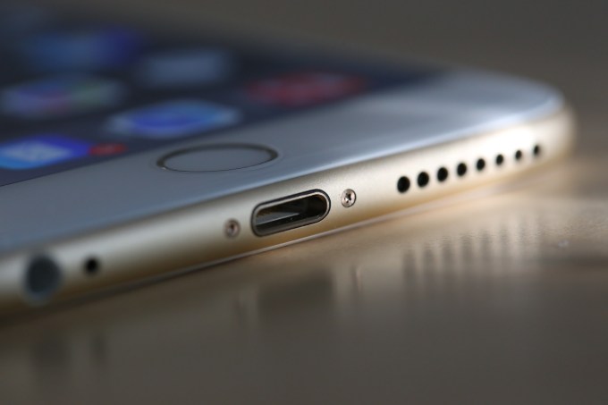 iphone-6-plus-lightning