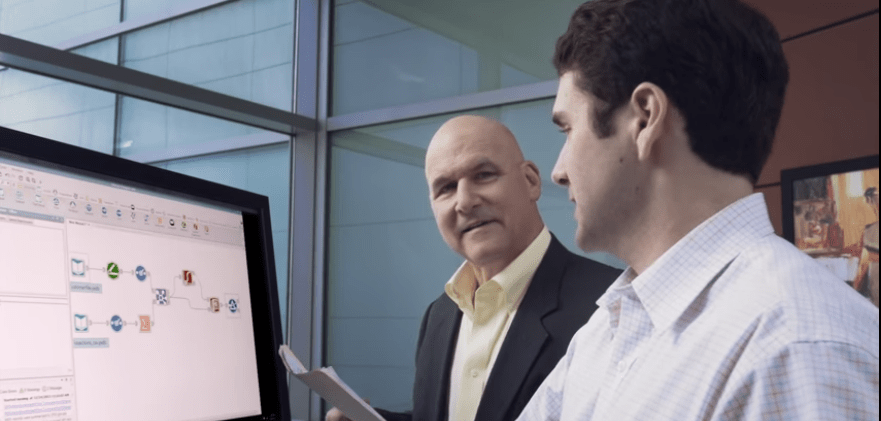 Analyst helping executive with Alteryx.