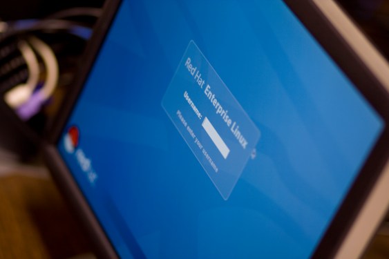 Red Hat Linux Sign-on screen.