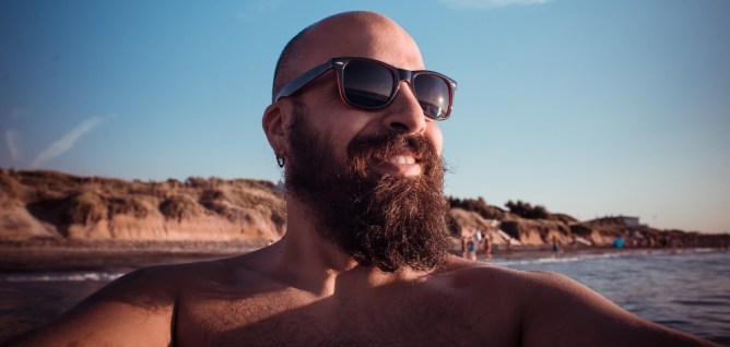 guy at the beach selfie