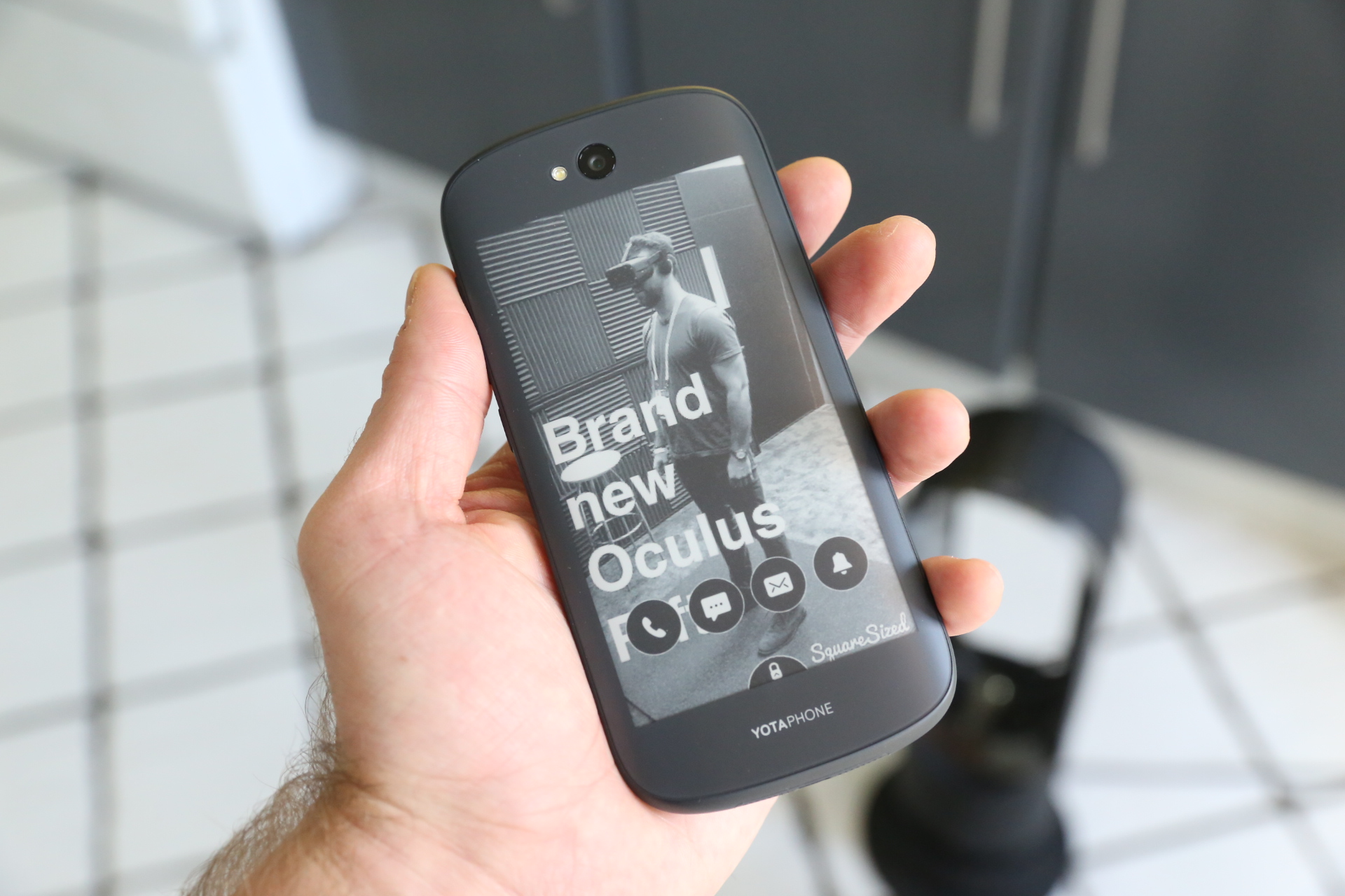 yotaphone-2-1