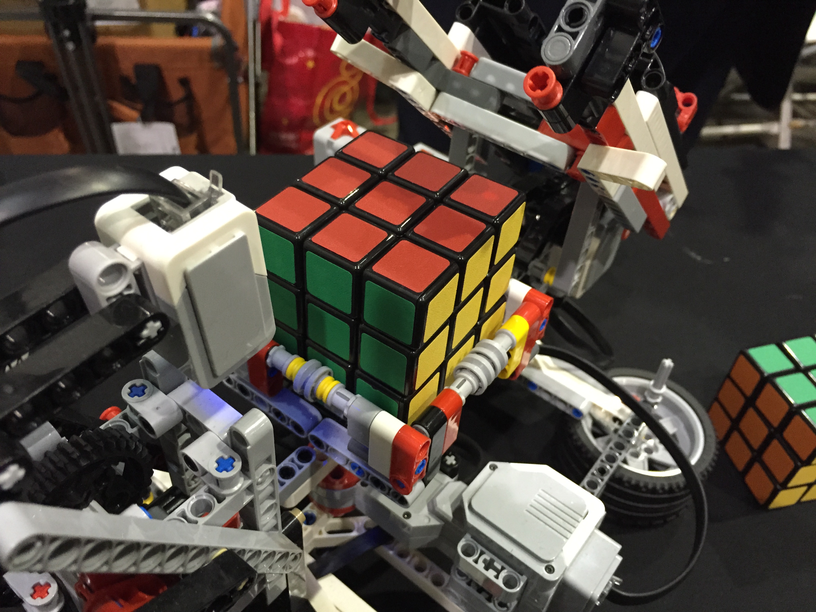 A robot That can solve a Rubik's Cube faster than most humans 