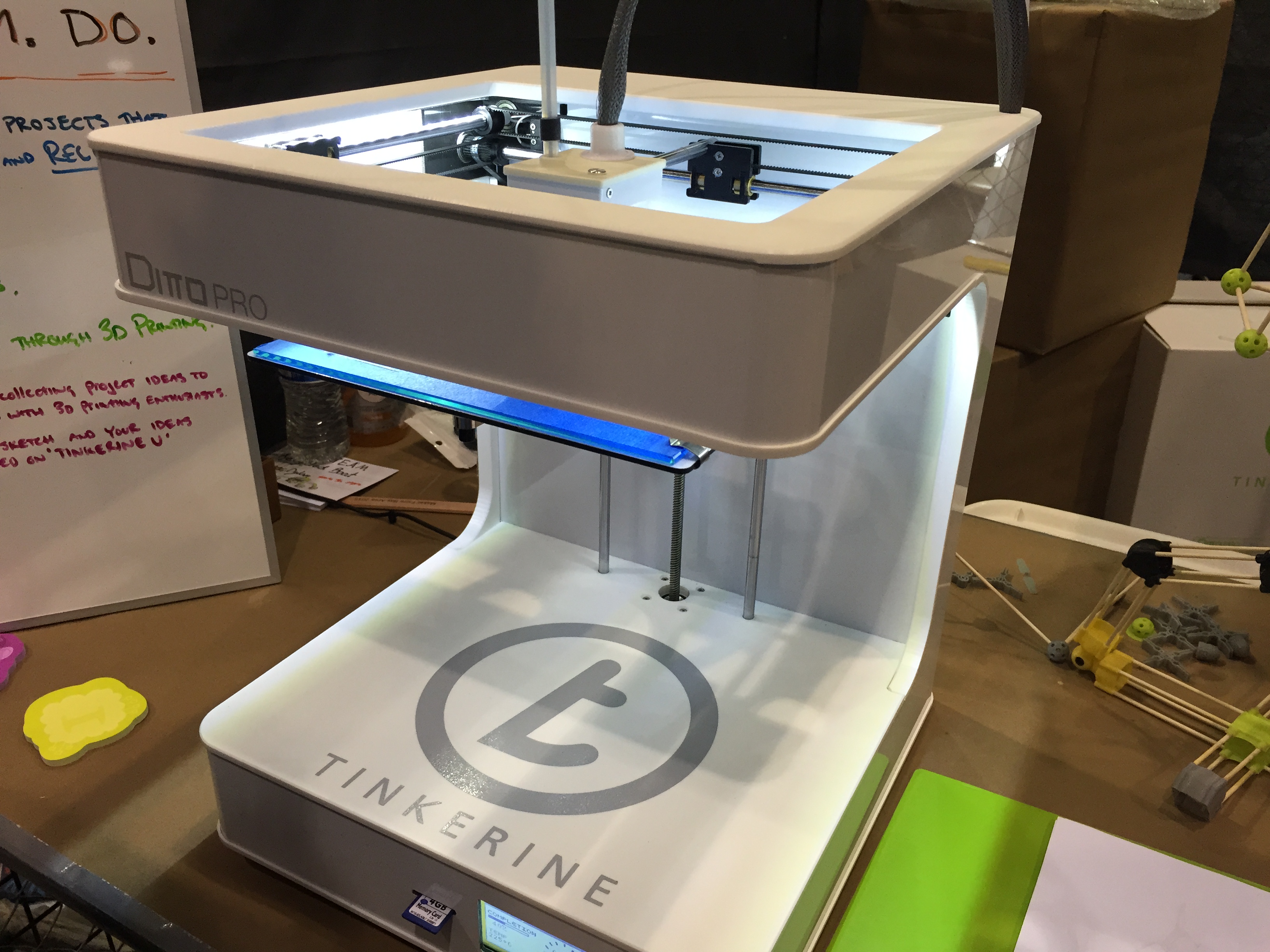 Lots of 3D printers 