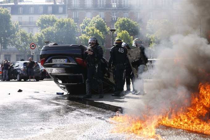 taxi uber strike paris