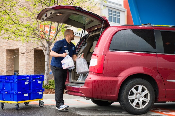 Walmart Online Grocery Pickup - placing order in vehicle