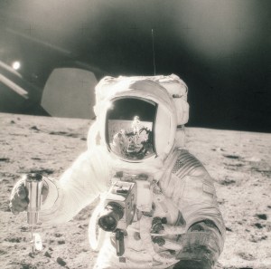 apollo_11_hasselblad_on_the_moon