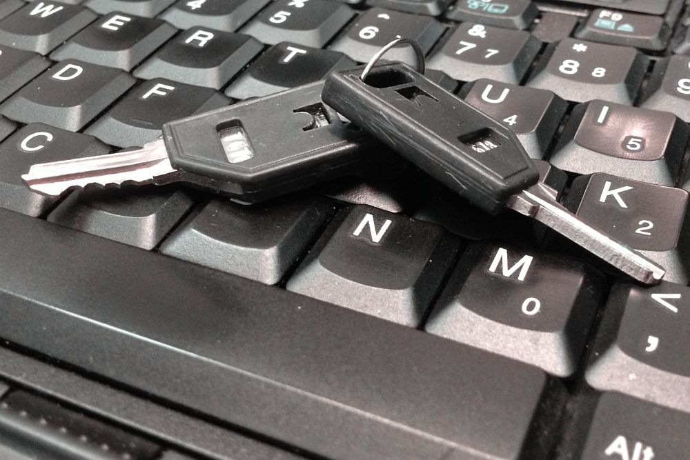 3. Infoencrypt, SafeGmail, Hushmail or Lockbin 