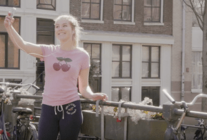 The Shootlr app implores you to take a selfie when one of your friends ask for one. 