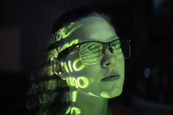 Woman software developer in front of a monitor.