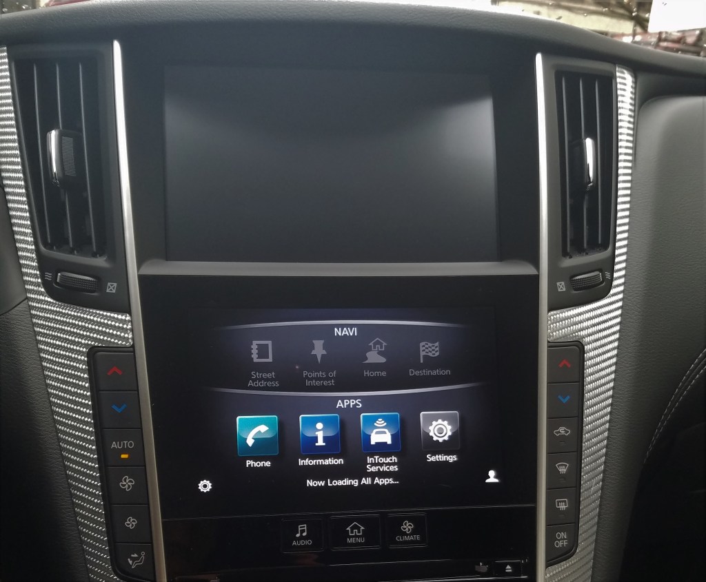 Infiniti Q60 infotainment