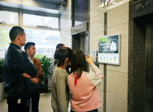 xinchao elevator ads