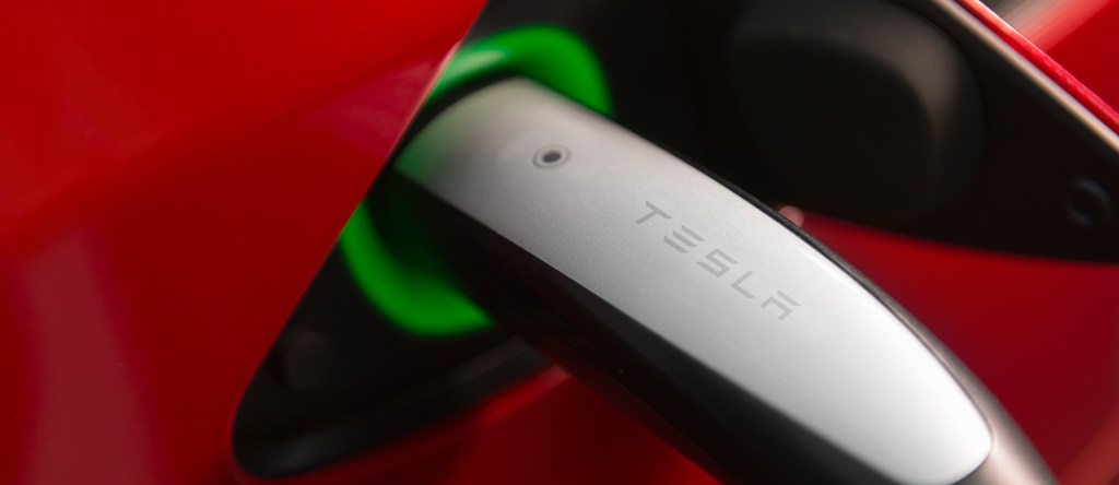 Tesla-Supercharger_Detail
