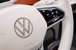 DB2019AU01082 medium