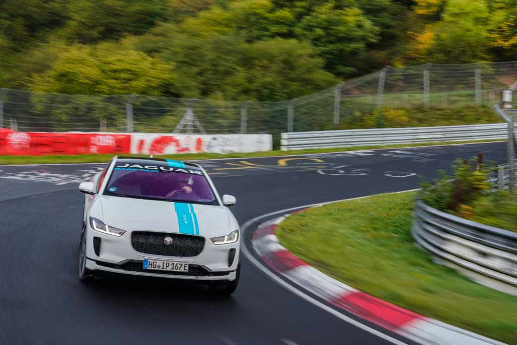 Jag I PACE RACE eTAXI Nurburing 03