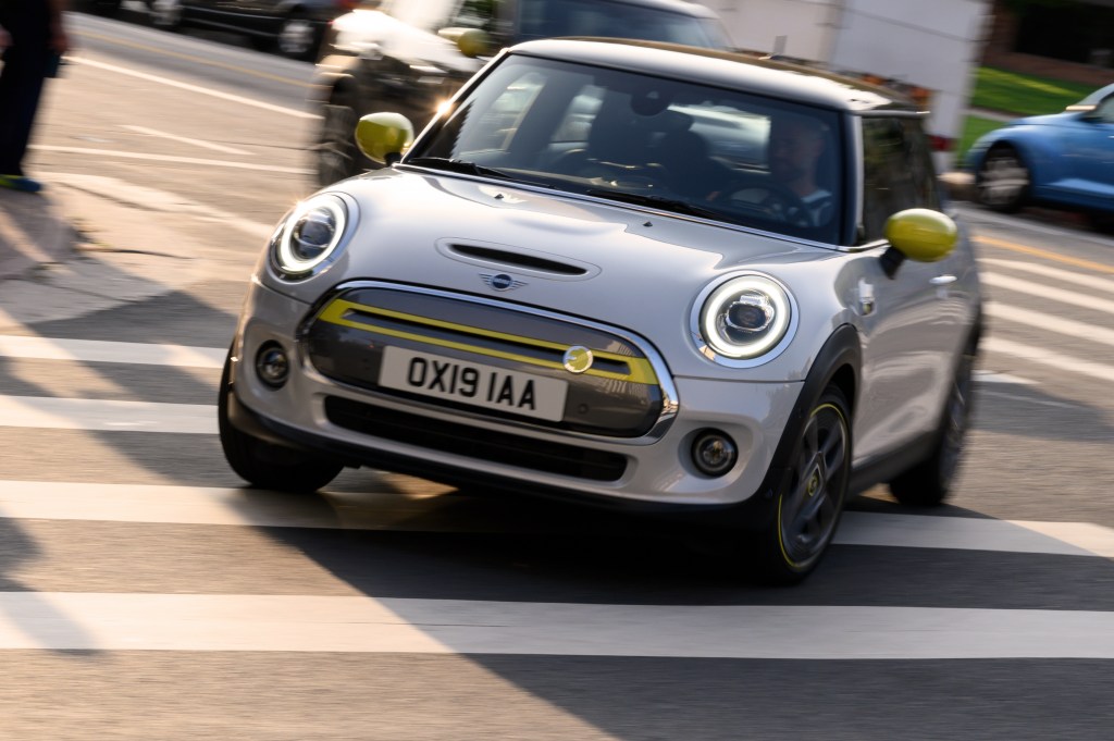 P90357233 highRes the new mini cooper