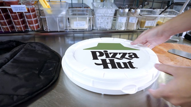 Pizza Hut Zume Delivering the Round Box 01