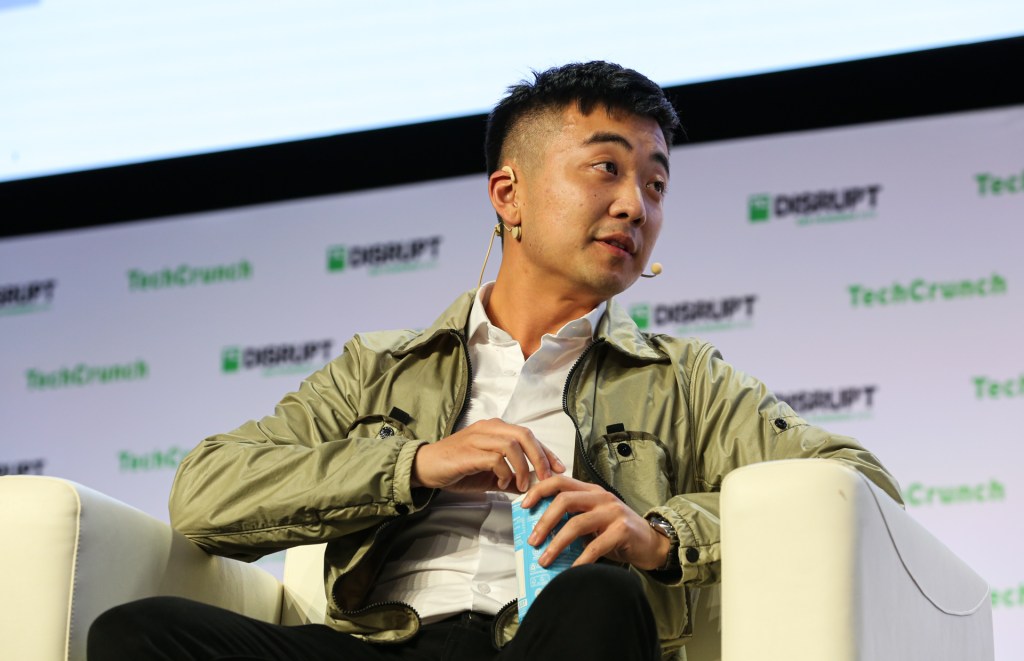 disrupt carl pei oneplus 1521