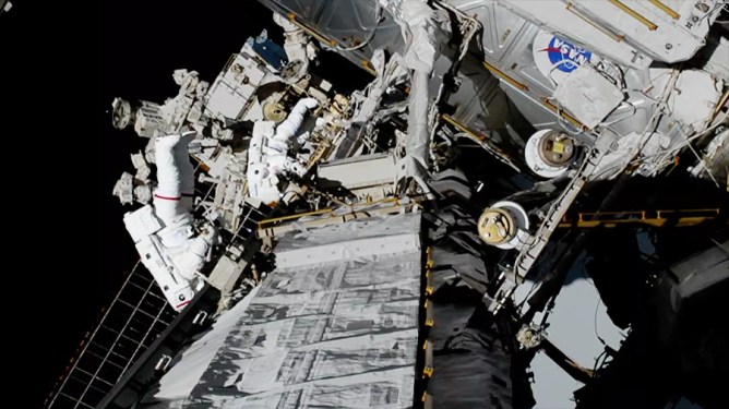 koch meir all woman spacewalk2