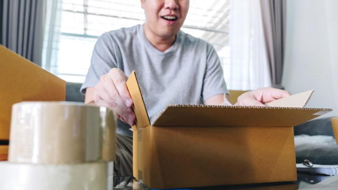D2C unboxing open box