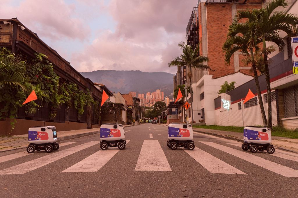 kiwibot delivery medillin