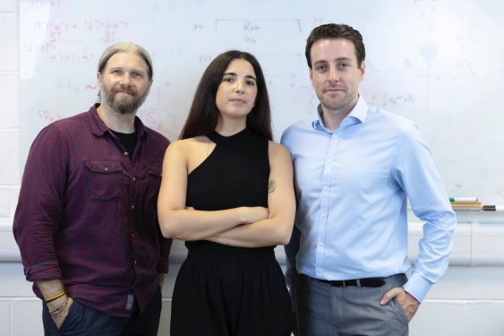 Nu Quantum CEO Carmen Palacios-Berraquero (centre)