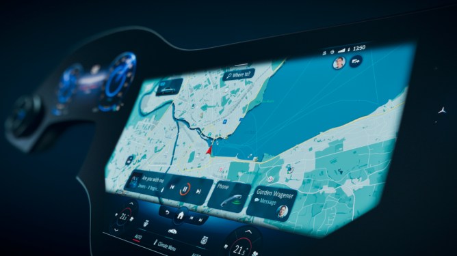 Mercedes hyperscreen EQ