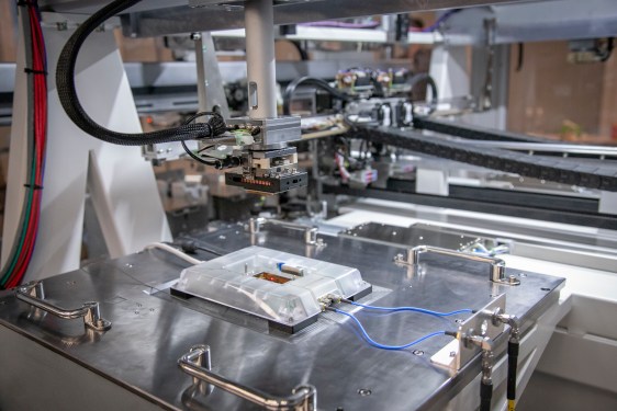 TMYTEK's testing solution for 5G, integrated with a Honprec automation machine