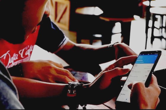 A photo of investment app Ajaib being used on a smartphone