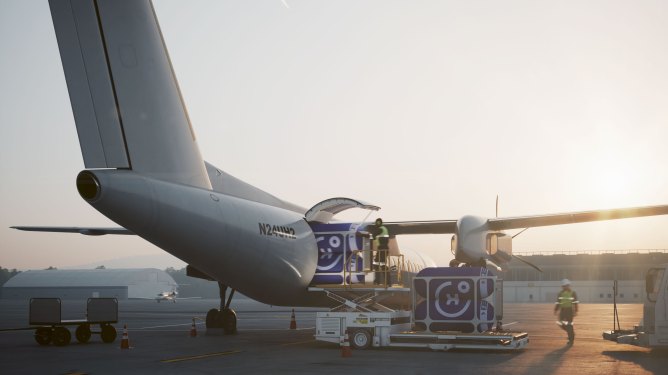 Universal Hydrogen plane before transport