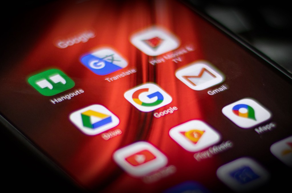 A picture of a smartphone and some apps' icons.