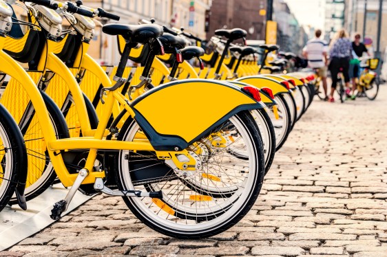 Image of a row of yellow bikeshare bikes.