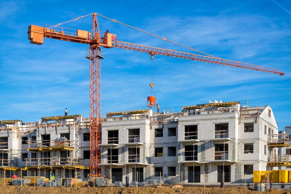 Image of apartment complex under construction.