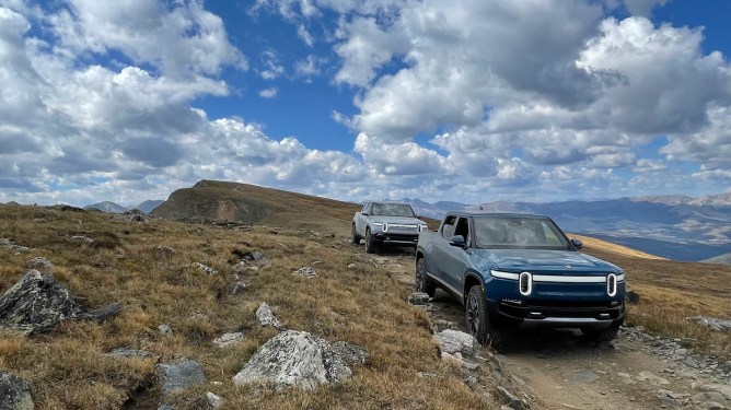 Rivian R1T driving pass - 2 vehicles