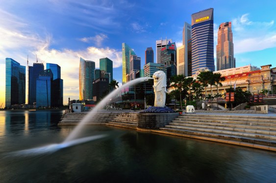 Merlion statue on waterfront at Merlion Park and city buildings in Singapore.